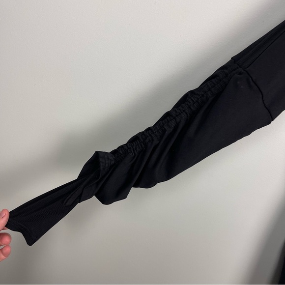 Fabletics Cashel Adjustable Sleeve Crewneck Long Sleeve Top Black - Picture 6 of 8